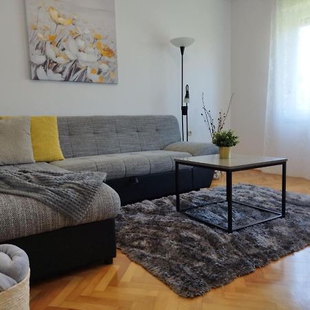 Antemma Apartment Pula Eksteriør billede