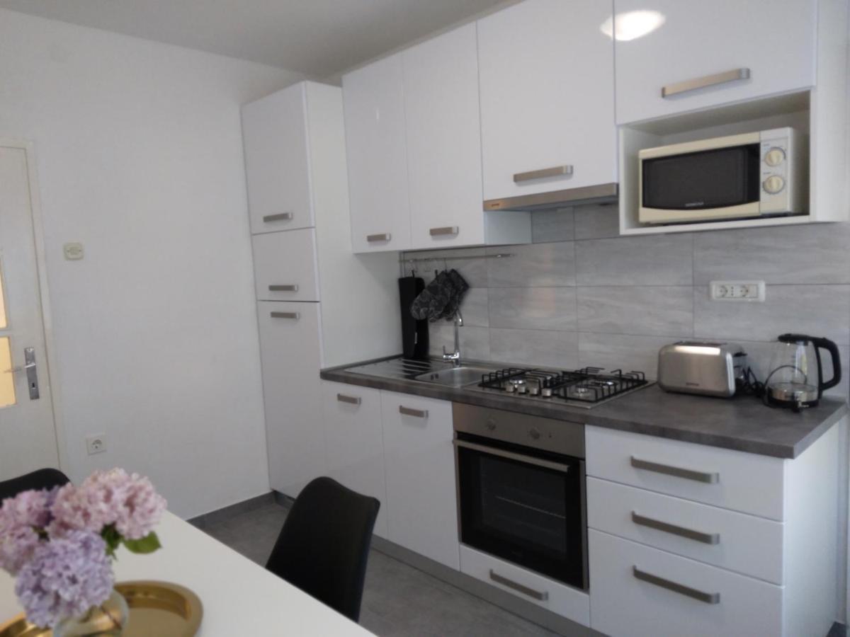 Antemma Apartment Pula Eksteriør billede