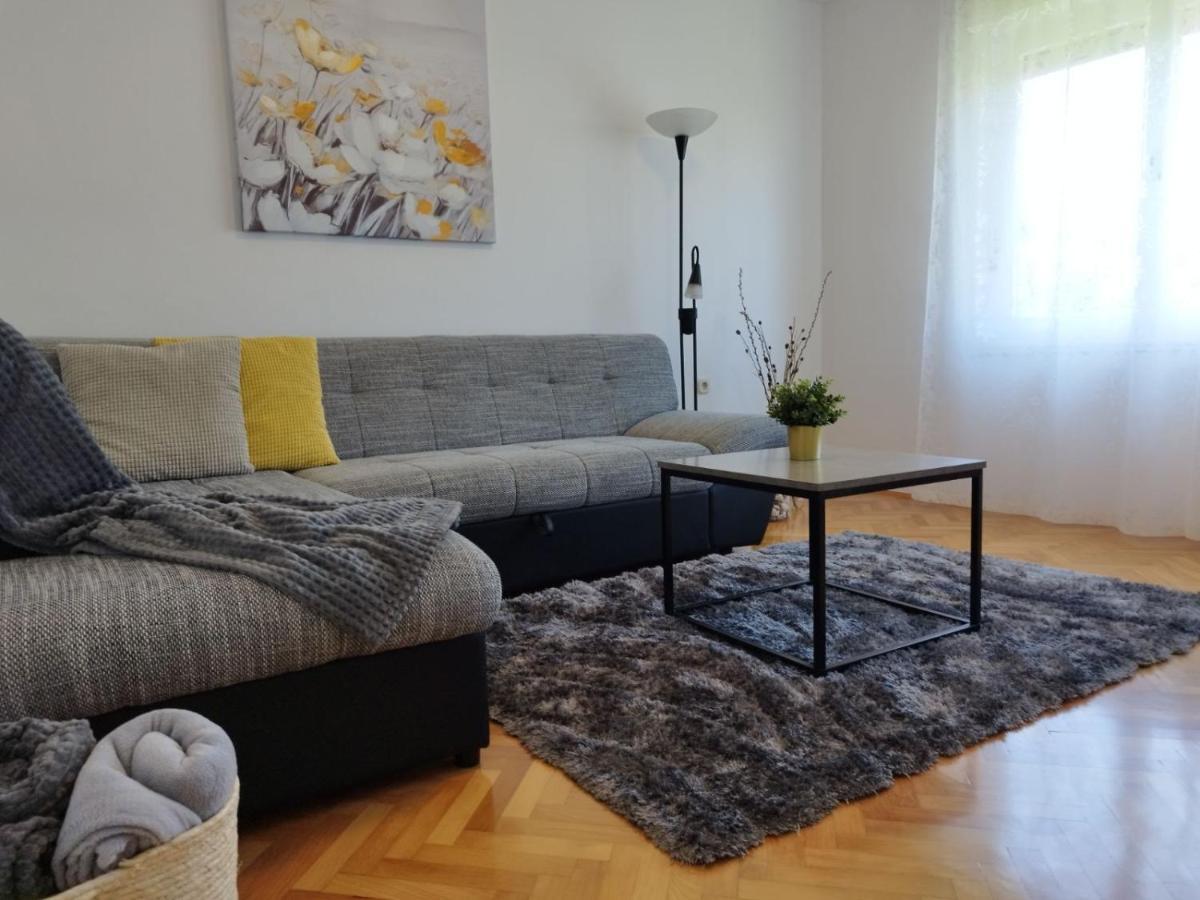 Antemma Apartment Pula Eksteriør billede