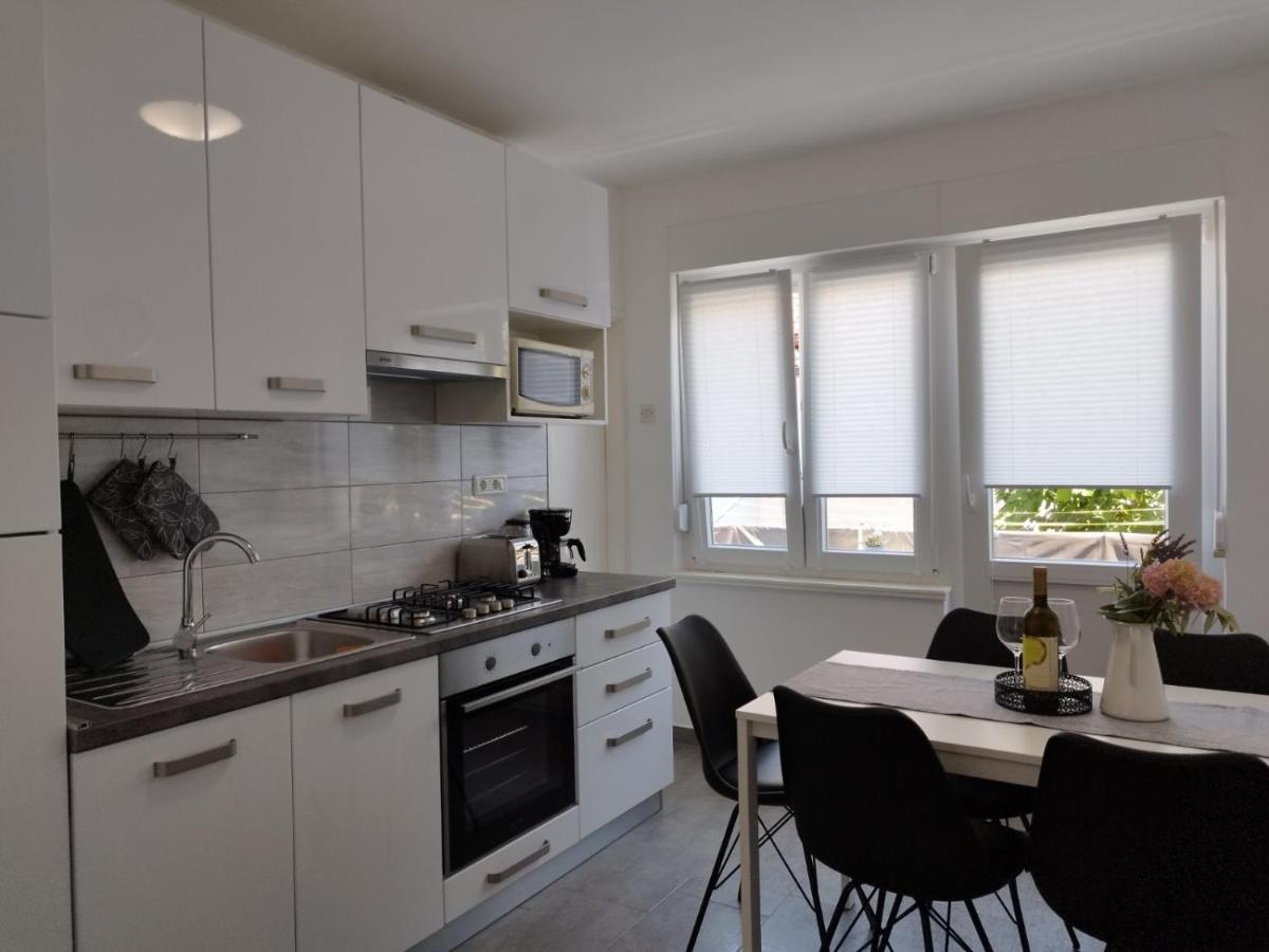 Antemma Apartment Pula Eksteriør billede