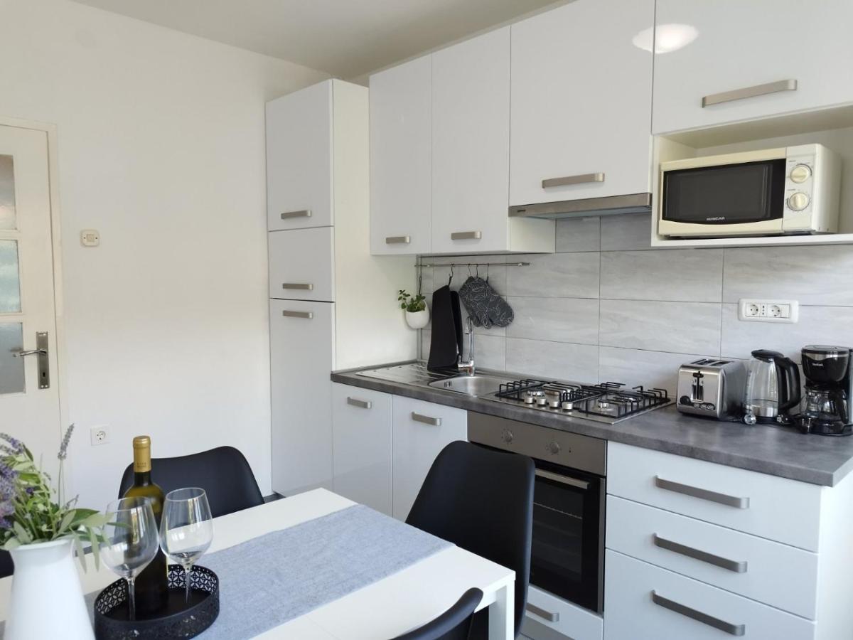 Antemma Apartment Pula Eksteriør billede